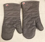 Big Red House Oven Mitts Pair Black Bbq Grill Heat Resistant. Fixed Price $12.95.