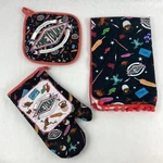 Harry Potter Oven Mitt Towel Holder 3 Pc Kitchen Set Honeydukes Sweet Treats. Fixed Price $39.97.