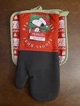 Peanuts "happy Holidays From Snoopy" Oversized Oven Mitt & Pot Holder Set. Fixed Price $9.99.