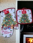 Christmas Kitchen Linens "merry Oven Mitt & 2 Pot Holders (3 Pc ). Fixed Price $11.19.