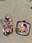 Leshner Mills Elvis Presley Potholder & Oven Mitt Set Postmark Originals Vtg 90S. Fixed Price $9.99.