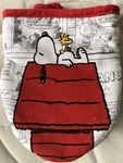 Peanuts Snoopy His Doghouse Red One 6 X 7 Oven Mitt New Free Shipping. Fixed Price $14.95.