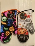 Kitchen 2 Pc Set Oven Mitt Skeleton Cat Bat Web Spider Pumpkins Seasonal Collect. Fixed Price $16.99.