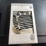 Huntington Home Heat Resistant Oven Gloves Non Slip 500 Degrees Nib Left/righth. Fixed Price $20.00.