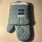 3-PC Set The Big One Kitchen Oven Mitt & Pot Holders Heat Resistant, Green. Fixed Price $11.99.