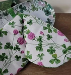 Nwot Martha Stewart 2 -mini Oven Mitt Set Clover Flower. Fixed Price $12.95.