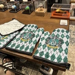 Harry Potter Slytherin Themed Oven Mitts + Holders New Set 4 Pc. Fixed Price $16.00.