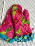 New April Cornell Garden Collage Pair Of Quilted Oven Mitts Set 2. Fixed Price $20.00.