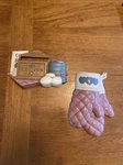 Home Interiors Recipe Holder & Oven Mitt Wall Decor Homco Excellent Shape. Fixed Price $13.99.