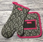 Nip Pampered Chef Paisley Oven Mitt & Pad. #1349 #1366. Fixed Price $79.00.