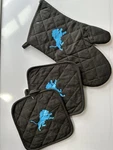 Blackout Kitchen Gift Set 3 Piece Oven Mitt With Pot Holder. Fixed Price $15.00.