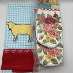 Pioneer Woman Mini Oven Mitts 2-PC Sweet Rose Kitchen Silicone Grips W/ Towels. Fixed Price $23.00.