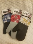 Star Wars Set 3 Pices Silicone Oven Mitt. Fixed Price $54.00.