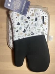 Farberware 2 Piece Oven Mitt Pot Holder Set. Fixed Price $5.00.