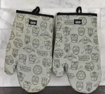 Star Wars Icons Oven Mitt Set Gray Quilted Kitchen Pot Holders - Of 2!!. Fixed Price $18.97.