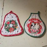 Vintage- Set Of 2 Franco Christmas Holiday Wreath Floral Holly Pot Holders. Fixed Price $15.00.