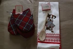 Ellen Degeneres Kitchen Set Towels And Mini Oven Mitts. Fixed Price $35.99.