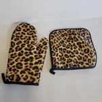 Leopard Print Oven Mitt Pot Holder Set Heat Resistant Baking Kitchen Cooking. Fixed Price $10.79.