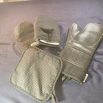 Better Home Gardens -oven Mitts (bundle Of 4). Fixed Price $14.00.
