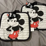 Nwt Disney Mickey Mouse Two Pot Holders 7.87 X. Fixed Price $12.99.