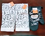 Celebrate Harvest 3 Pc Set Of 2 Dish Towels & 1 Oven Mitt Autumn Designs Nwt. Fixed Price $9.00.