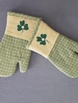 Set Of 2 Quilted Clover Shamrock Oven Mitts New. Fixed Price $20.00.