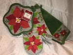 New Holiday Time Kitchen Towel Potholder Oven Mitt Poinsettia Complete. Fixed Price $9.99.