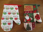 Set Of 2 Christmas Themed Oven Mitts Merry Fa Latte Nwot. Fixed Price $23.32.