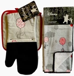 Disney Winnie The Pooh Kitchen Oven Mitts & Microfiber Towels Linen Gift Set Red. Fixed Price $18.95.