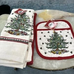 Spode Christmas Tree Kitchen 3 Piece Towel Set & Pot Holder Cream Red Cotton New. Fixed Price $39.99.