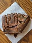 Vintage 1950'S Sonnett Mfg. Co. Bill Johnson Infielder Mitt/glove Wallhanger. Fixed Price $28.50.