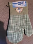 Pillsbury Doughboy Poppin'fresh Embroidered Oven Mitt Nwt. Fixed Price $22.99.