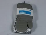 Room Essentials Kitchen Set Potholder, Oven Mitt, Dish Cloths, Towels 7 Pcs New. Fixed Price $10.59.