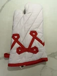 Anthropologie Benedita Bow Oven Mitt 100% Cotton Collection Red Holiday Nwt. Fixed Price $14.00.