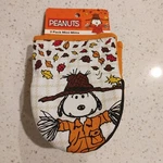 Peanuts Snoopy Set Of 2 Oven Mini Mitts Autumn Fall Harvest Scarecrow Leaves. Fixed Price $17.24.