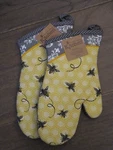 Set Of 2 Kay Dee Designs Yellow Queen Bee Kitchen Oven Mitts New. Fixed Price $17.96.