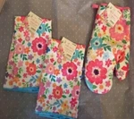 Home Collections 3PC Floral Multi-color Kitchen (2) Towels (1) Oven Mitt.. Fixed Price $9.34.