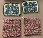 Vintage Maine Gift Shop Pot Holders Oven Mitts Blue Berries & Poinsettias. Fixed Price $32.76.