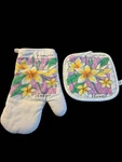 Vintage Hawaiin Design Kitchen Plumeria Pot Holder And Oven Mitt Set Of 2. Fixed Price $14.25.