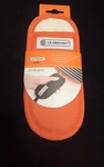 New Creuset Flame Orange Fabric Handle Glove Free Ship. Fixed Price $30.00.