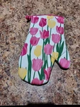 Kitchen Outfitters Oven Mitt Pink And Yelliw Tulip Design-new Without Tag. Fixed Price $10.00.