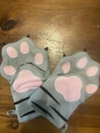 Cat Grabbers 2 Pc Paw Shaped Kitchen Oven Mitts Potholders Pink Gray. Fixed Price $14.99.