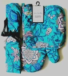 Nwt Vera Bradley Bundle Pot Holder & Oven Mitt Set + Apron In Peacock Garden. Fixed Price $39.99.