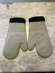 Walbest Oven Mitts (set Of Two) High Temperature Resistant Silicone Baking Glove. Fixed Price $11.99.