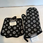 Home Collection Set New Tags 2 Pot Holders & Oven Mitt Black White 100% Cotton. Fixed Price $12.95.