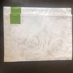 Kate Spade New York Set Of 2 Placemats Coming Up Roses 13 X 19 Platinum. Fixed Price $34.00.