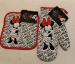 Disney Minnie Mouse 2-PACK Pot Holder And Oven Mit New With Tags.. Fixed Price $10.66.