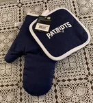 New England Patriots Oven Mitt Brand Potholder Set Official Nfl Merch. Fixed Price $13.99.