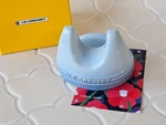 Le Creuset Stoneware Lid Stand Coastal Blue Pot Holder Organiser Kitchen Nib. Fixed Price $67.00.
