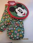 New Disney Mickey Mouse & Friends Christmas Oven Mitt Pot Holder Set Full Size. Fixed Price $8.46.